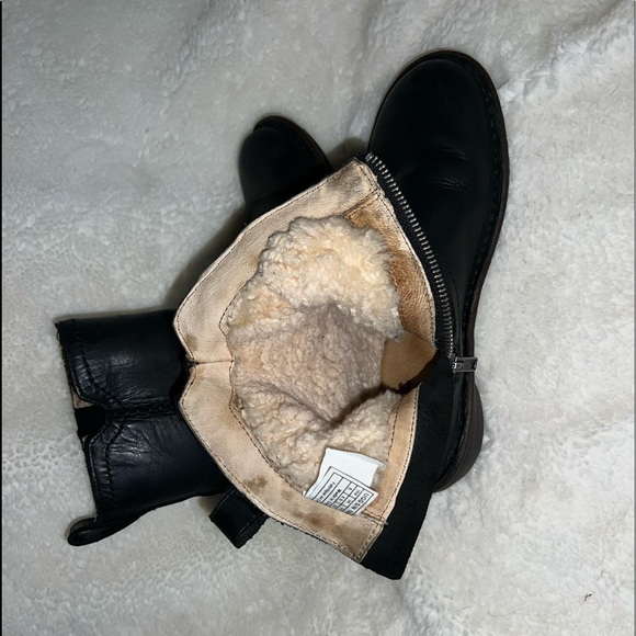 UGG boots. great boots, all leather, fur inside , worn maybe a total of 4 times. - Picture 3 of 6